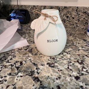 Bloom White Bud Vase (Mudpie)
